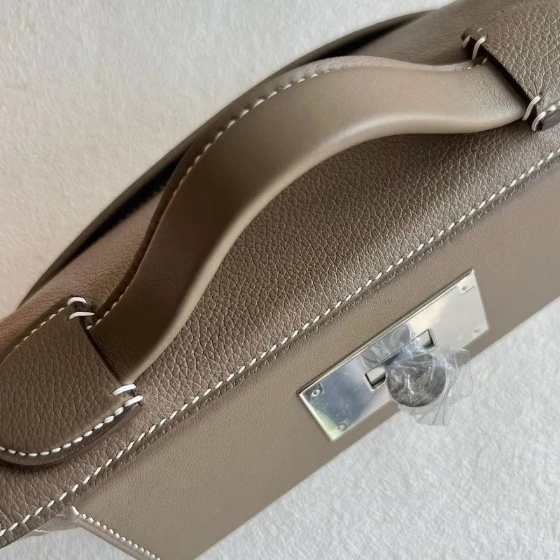 Hermes 24/24 Mini 21 Ručně vyráběná taška v taupe Evercolor kůži