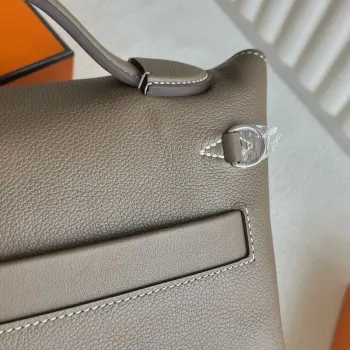 Hermes 24/24 Mini 21 Ručně vyráběná taška v taupe Evercolor kůži