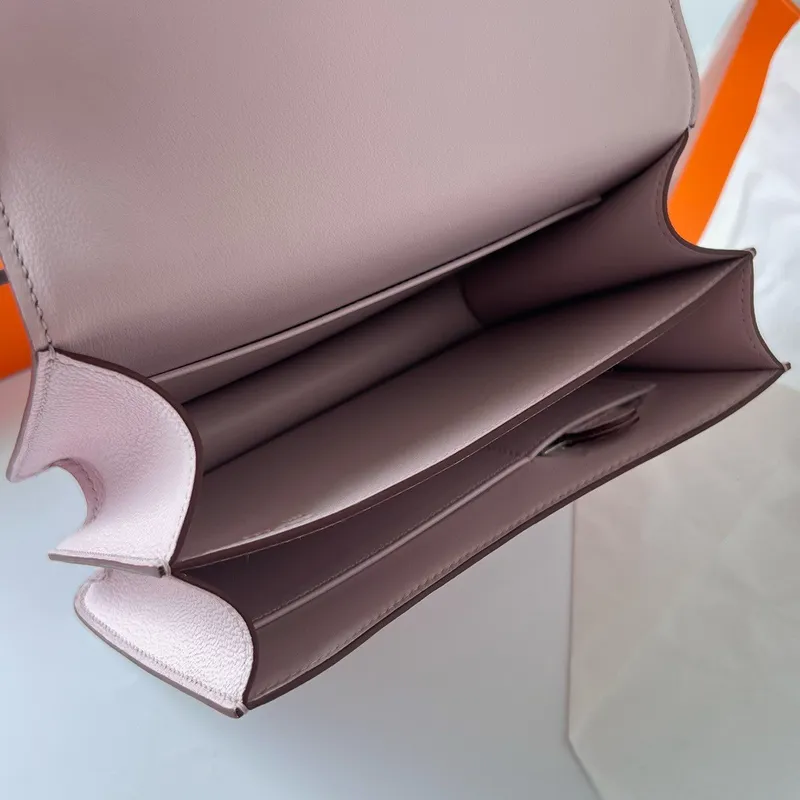 Hermes Constance 1 18 Zrcadlová taška v jemné fialové kůži Chevre Mysore