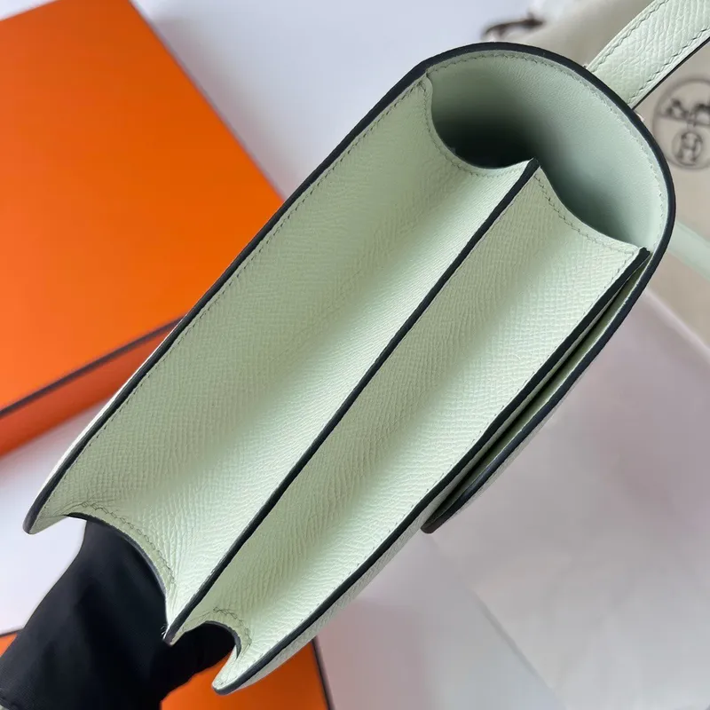 Hermes Constance 24 Ručně vyráběná taška v barvě Vert Fizz z telecí kůže Epsom