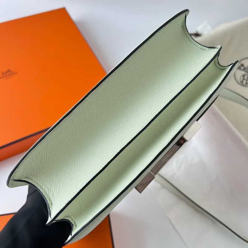 Hermes Constance 24 Ručně vyráběná taška v barvě Vert Fizz z telecí kůže Epsom