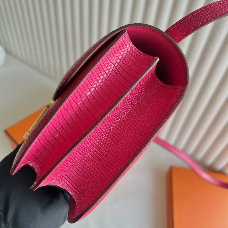 Hermes Constance 18 Ručně vyráběná taška z fuchsiové ještěří kůže