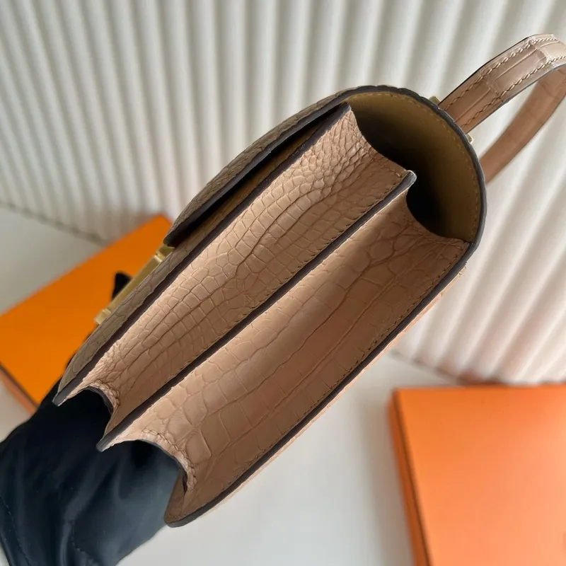 Hermes Constance 18 Ručně vyráběná taška z matné aligátorové kůže v barvě chai