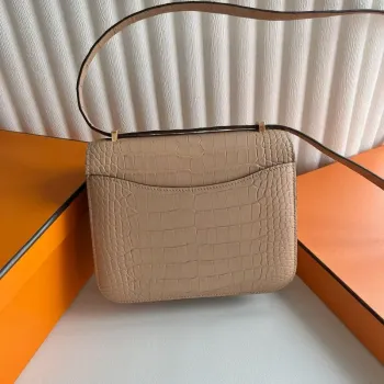 Hermes Constance 18 Ručně vyráběná taška z matné aligátorové kůže v barvě chai