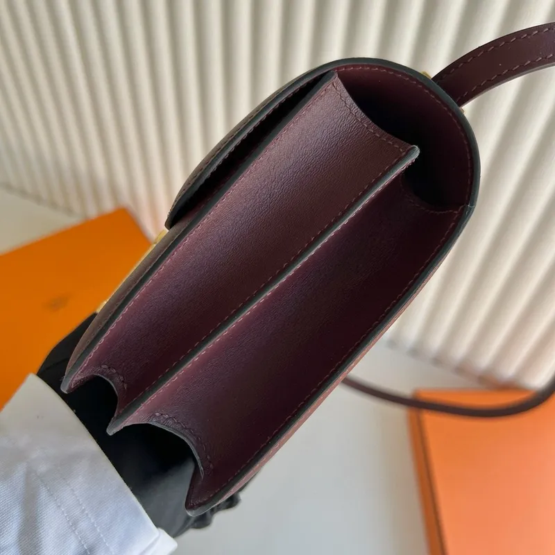Hermes Constance 18 Ručně vyráběná taška v Bordeaux Swift telecí kůži