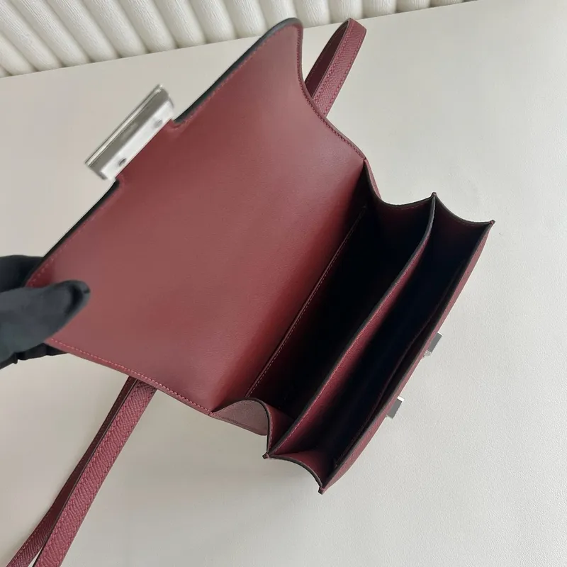 Hermes Constance 18 Ručně vyráběná taška v Rouge H Epsom telecí kůži