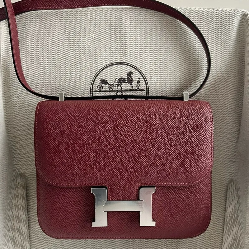 Hermes Constance 18 Ručně vyráběná taška v Rouge H Epsom telecí kůži
