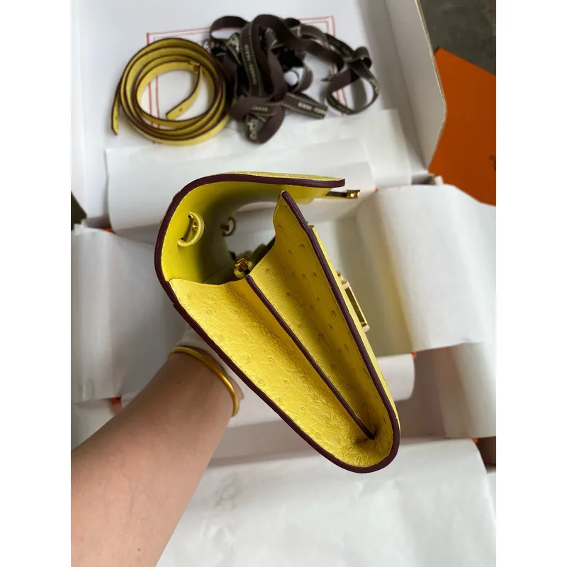 Hermes Constance To Go peněženka v limetkově zelené pštrosí kůži