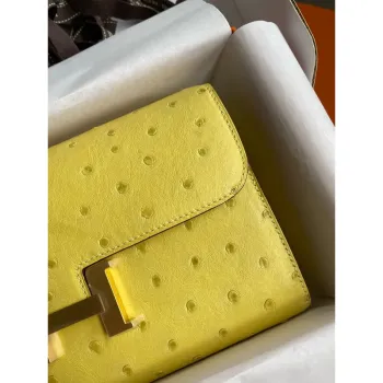 Hermes Constance To Go peněženka v limetkově zelené pštrosí kůži