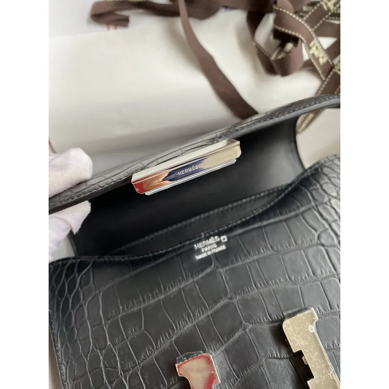 Hermes Constance 18 Ručně vyráběná taška z černé matné aligátorové kůže