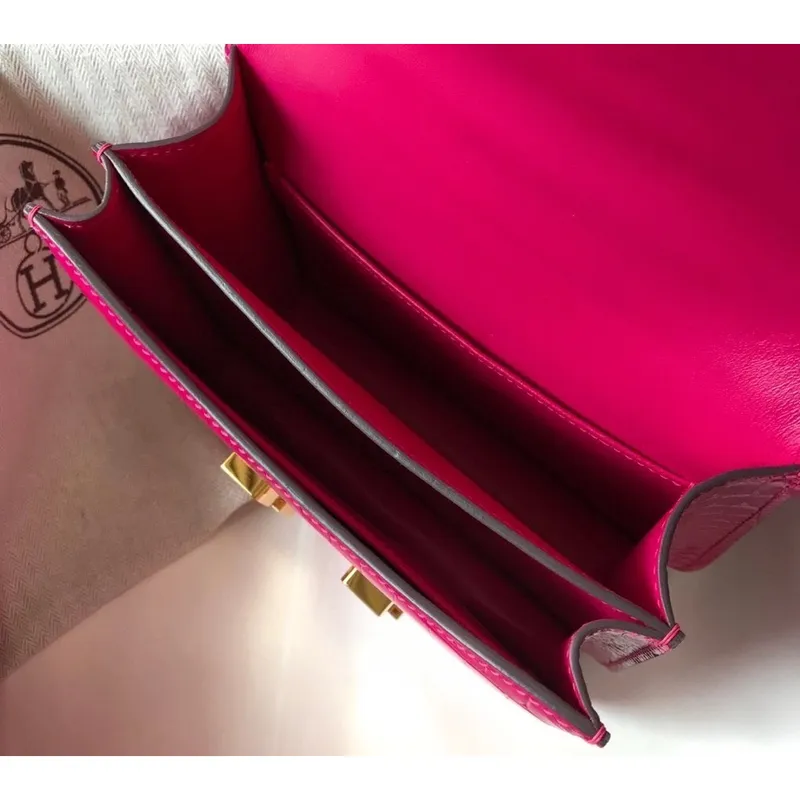 Hermes Constance 18cm Taška v růžové červené s embosovaným krokodýlem