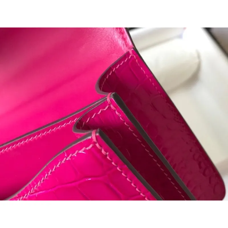 Hermes Constance 18cm Taška v růžové červené s embosovaným krokodýlem
