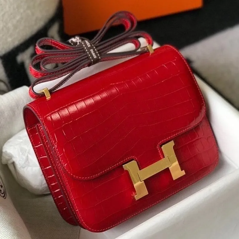 Hermes Constance 18cm Taška v červeném embosovaném krokodýlím vzoru
