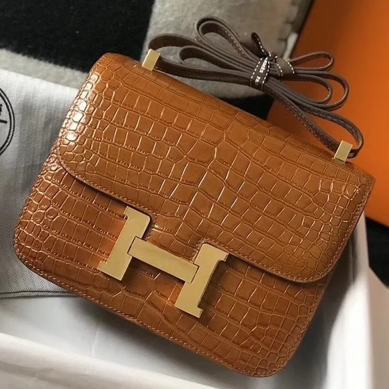 Taška Hermes Constance 24 cm v hnědém embosovaném krokodýlím vzoru