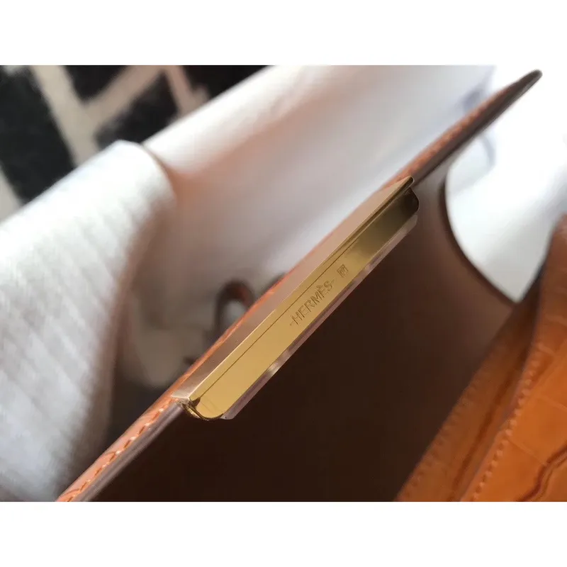 Taška Hermes Constance 24 cm v hnědém embosovaném krokodýlím vzoru