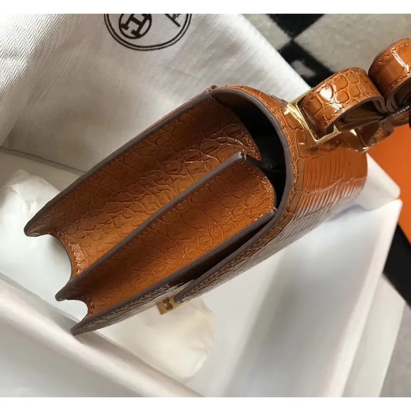 Taška Hermes Constance 24 cm v hnědém embosovaném krokodýlím vzoru