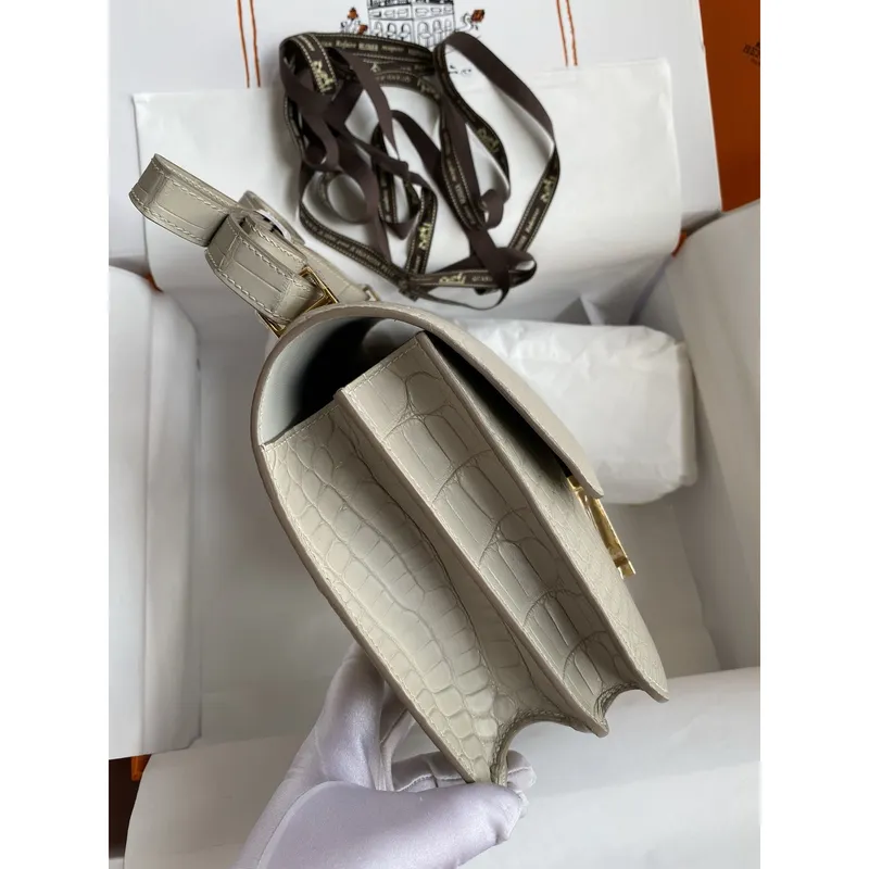 Hermes Constance 24 Ručně vyráběná taška v matné perlově šedé aligátorové kůži