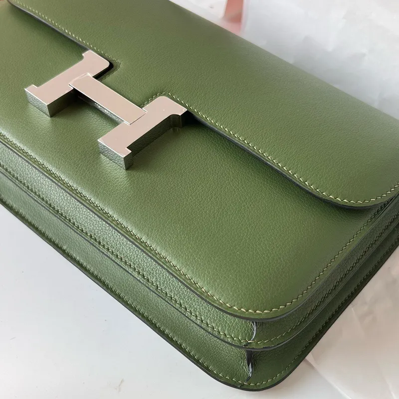 Kabelka Hermes Constance Elan ručně vyrobená z kůže Evercolor Calfskin v odstínu Canopee