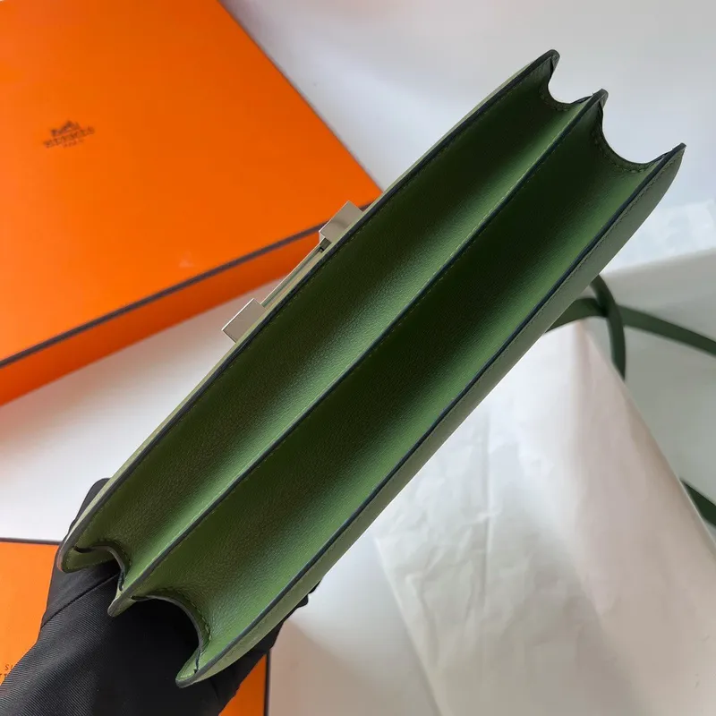 Kabelka Hermes Constance Elan ručně vyrobená z kůže Evercolor Calfskin v odstínu Canopee