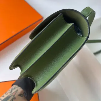 Kabelka Hermes Constance Elan ručně vyrobená z kůže Evercolor Calfskin v odstínu Canopee