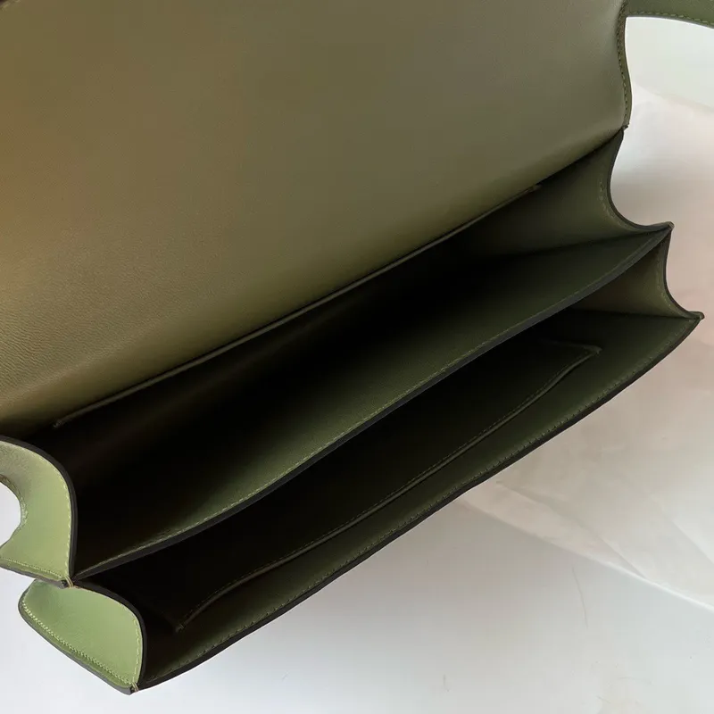 Kabelka Hermes Constance Elan ručně vyrobená z kůže Evercolor Calfskin v odstínu Canopee