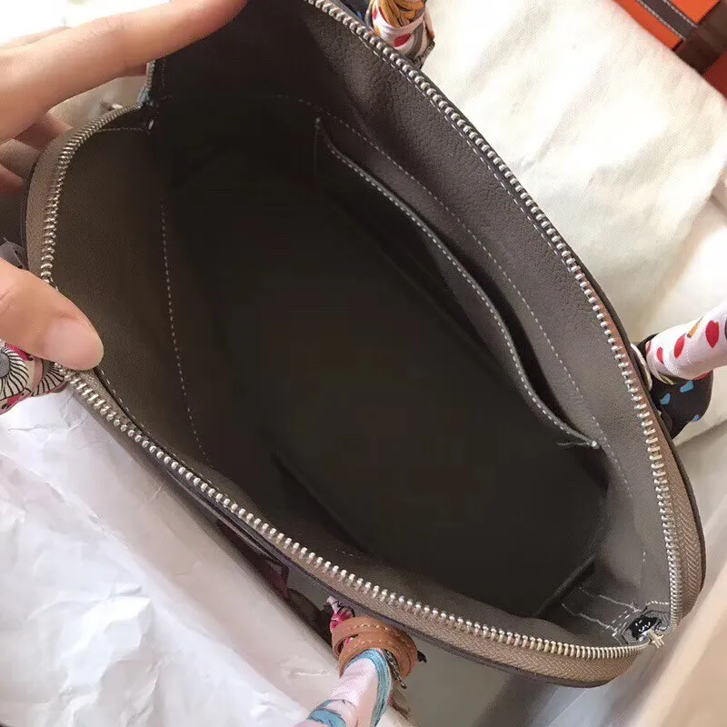 Hermes Taupe Clemence Bolide 31cm Ručně vyráběná taška