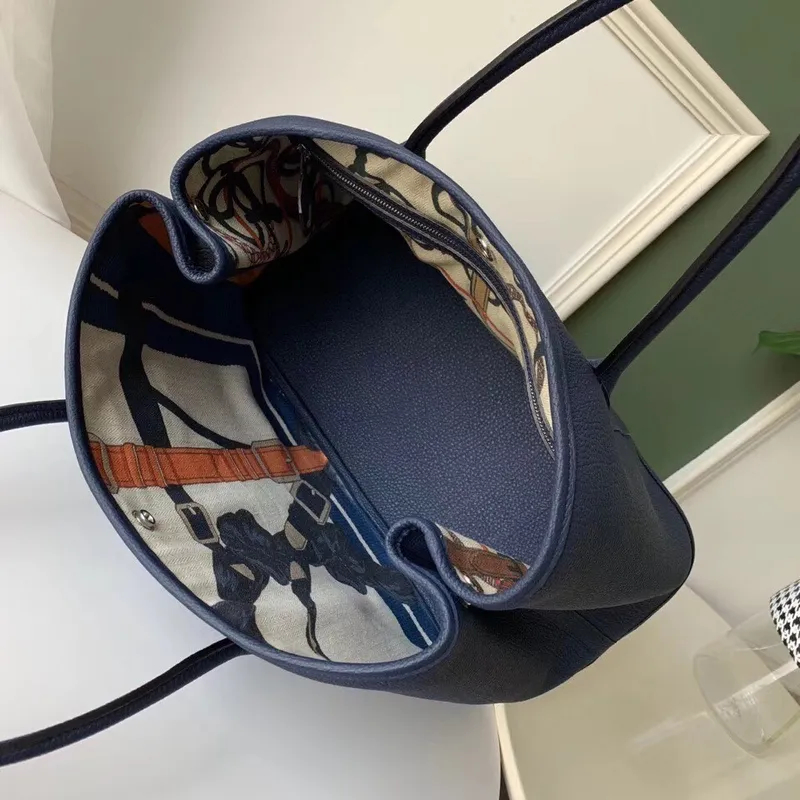 Hermes Navy Fjord Garden Party 30cm s potištěnou podšívkou