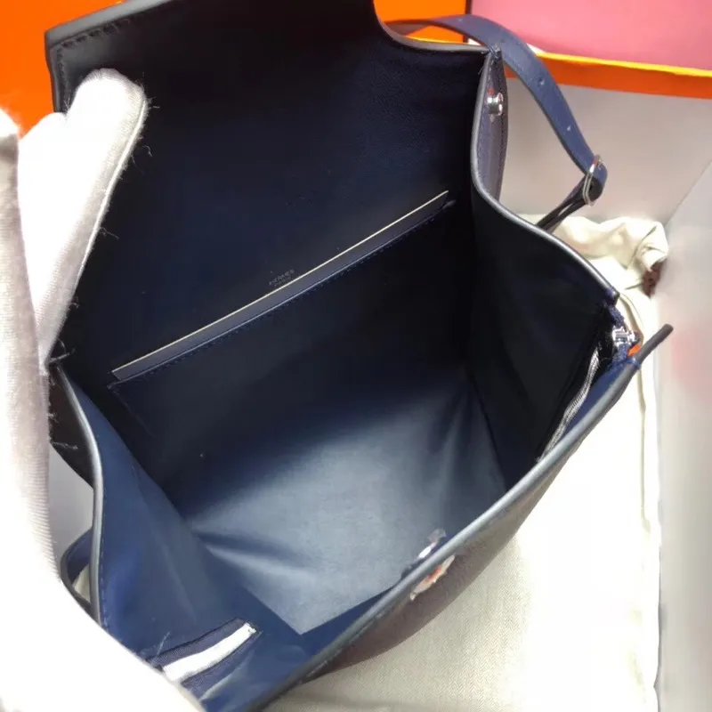 Batoh Hermes GR24 v námořnické barvě z telecí kůže