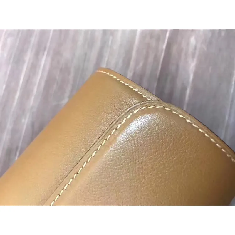 Hermes Ručně vyráběná Egee kabelka v karamelové kůži Swift