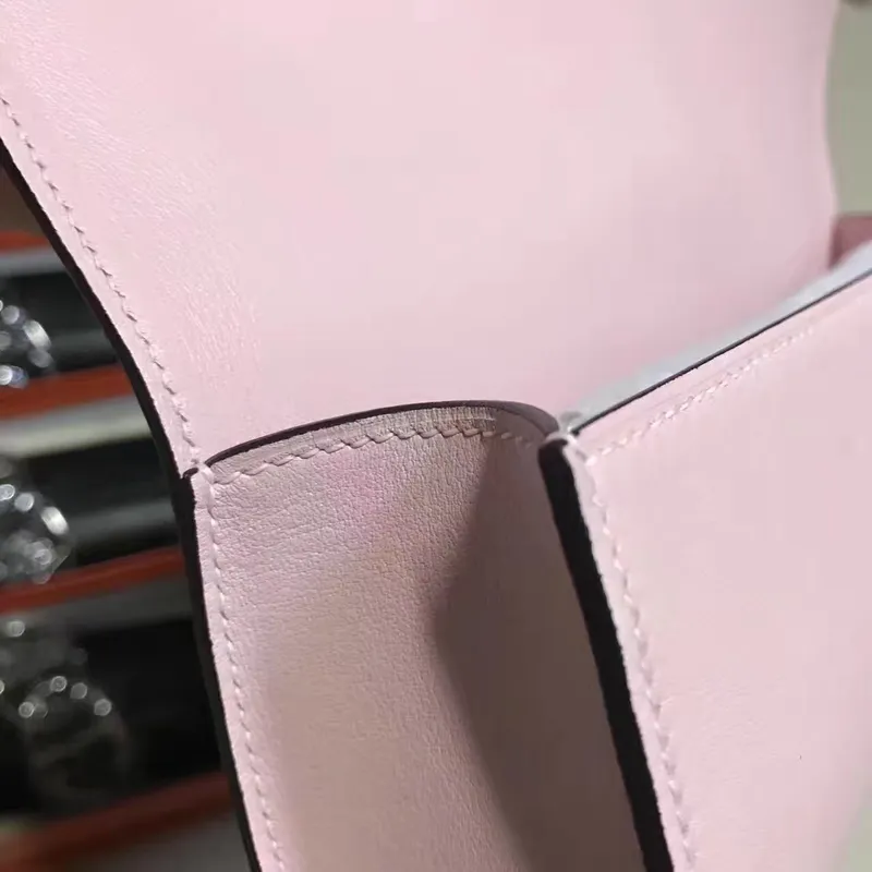 Hermes Ručně vyráběná Egee Clutch v růžovém dragee kůži Swift