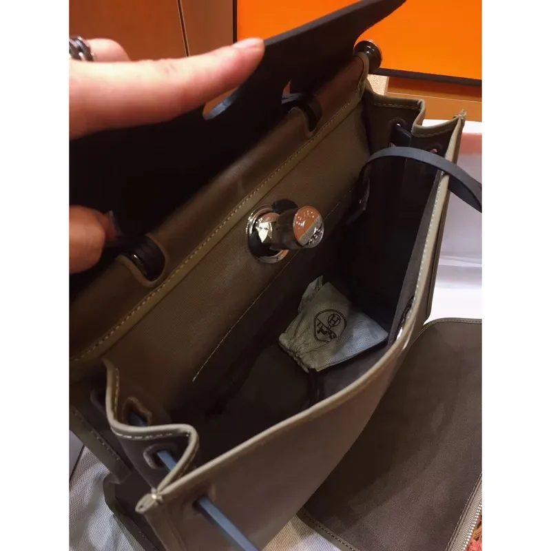 Hermes Herbag Zip 31cm Taška v Černé a Taupe