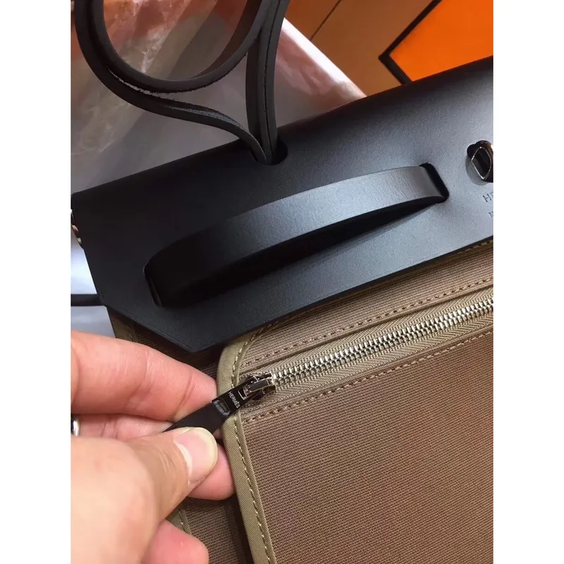 Hermes Herbag Zip 31cm Taška v Černé a Taupe