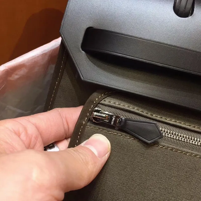 Hermes Herbag Zip 31cm Taška v černé a kanopě