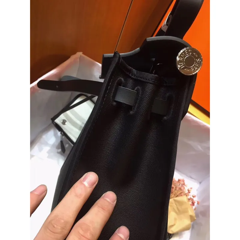 Hermes Herbag Zip 31cm Taška v černé kůži a plátně