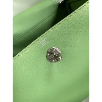 Hermes Lindy 26 Ručně vyráběná taška v barvě Vert Cypres z hladké telecí kůže