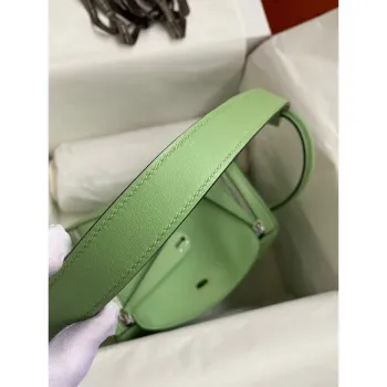 Hermes Lindy 26 Ručně vyráběná taška v barvě Vert Cypres z hladké telecí kůže