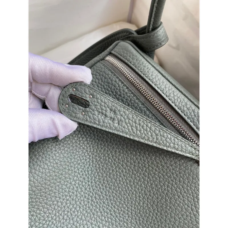 Hermes Lindy 26 Ručně vyráběná taška v kůži Clemence ve odstínu Vert Amande