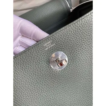 Hermes Lindy 26 Ručně vyráběná taška v kůži Clemence ve odstínu Vert Amande