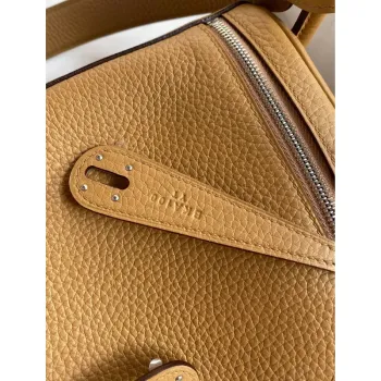 Hermes Lindy 26 Ručně vyráběná taška z kůže Clemence v barvě sušenky