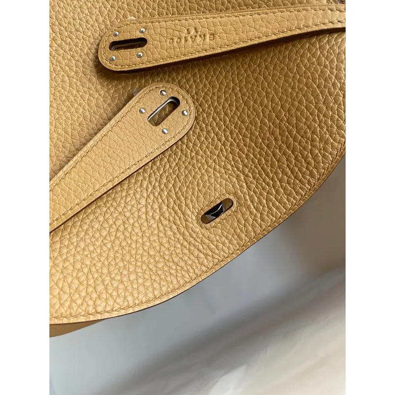 Hermes Lindy 26 Ručně vyráběná taška z kůže Clemence v barvě sušenky