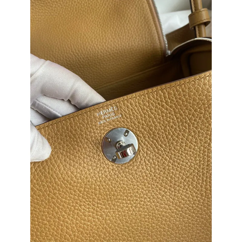Hermes Lindy 26 Ručně vyráběná taška z kůže Clemence v barvě sušenky