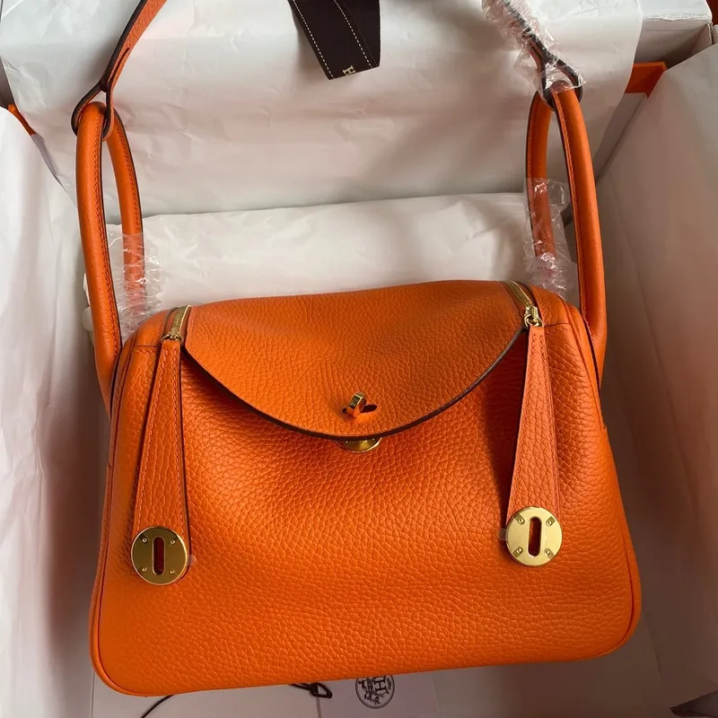 Hermes Lindy 26 Ručně vyráběná taška v oranžové kůži Clemence