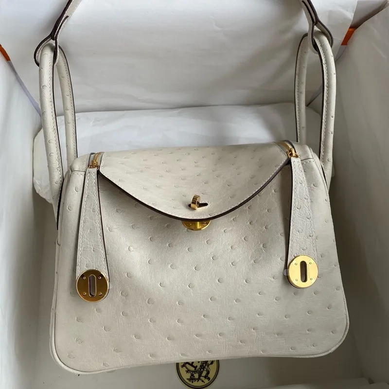 Hermes Lindy 26 Ručně vyráběná taška v kůži z pštrosa Craie