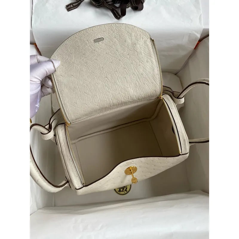 Hermes Lindy 26 Ručně vyráběná taška v kůži z pštrosa Craie