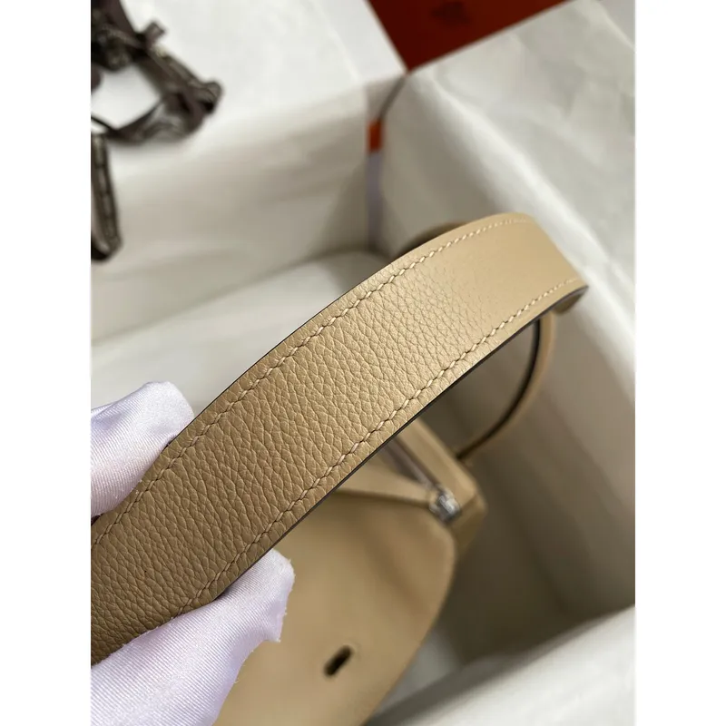 Hermes Lindy 26 Ručně vyráběná taška z kůže Evercolor v barvě trench