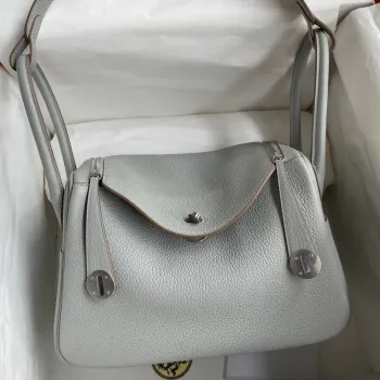 Hermes Lindy 26 Ručně vyráběná taška v modré ledovcové kůži Clemence