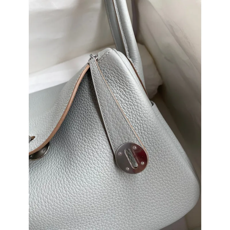 Hermes Lindy 26 Ručně vyráběná taška v modré ledovcové kůži Clemence