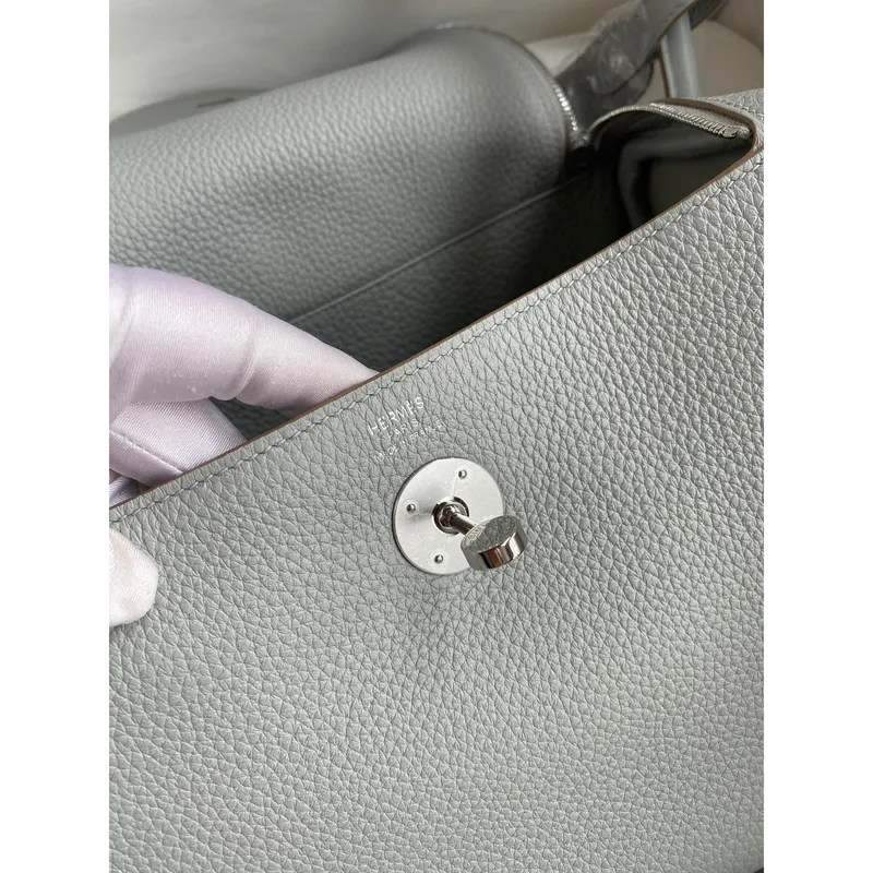 Hermes Lindy 26 Ručně vyráběná taška v modré ledovcové kůži Clemence