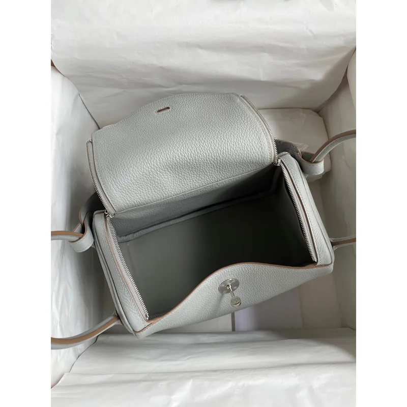 Hermes Lindy 26 Ručně vyráběná taška v modré ledovcové kůži Clemence