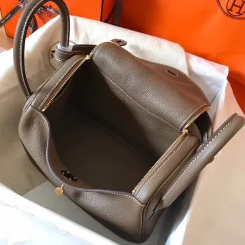 Hermes Taupe Lindy 26cm Clemence Ručně vyráběná taška